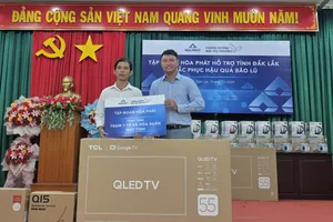 Tập đoàn Hòa Phát trao hàng ngàn nồi cơm điện, ấm siêu tốc, TV... hỗ trợ bà con tỉnh Đắk Lắk