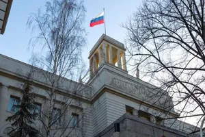 Nhà ngoại giao Nga chết bên ngoài đại sứ quán ở Berlin, Đức. Ảnh: GETTY IMAGES