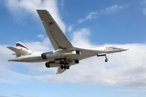 Máy bay ném bom siêu thanh Tu-160 của Nga