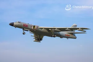 Máy bay ném bom H-6 của Trung Quốc. Ảnh: CHINA MILITARY
