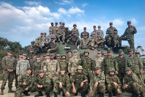 Quân đội Mỹ và lực lượng phòng vệ Nhật tập trận chung tại Trại Hansen, Okinawa, Nhật Bản. Ảnh: US ARMY