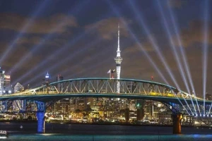 Chùm ảnh: Người dân New Zealand chờ đón thời khắc năm mới đầu tiên của thế giới