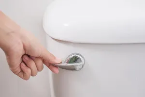 Hàng xóm kiện nhau gần 20 năm vì... nhà kia xả bồn cầu quá ầm ĩ