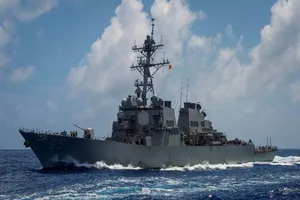 Trung Quốc cảnh báo tàu chiến Mỹ gần Hoàng Sa, Washington thẳng thừng đáp trả