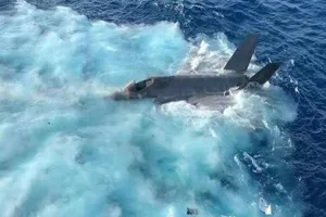 Hé lộ video, hình ảnh chiến đấu cơ F-35C Mỹ rơi ở Biển Đông