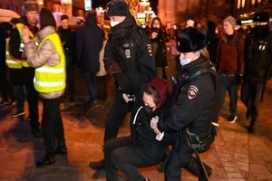 Người dân Nga, Ukraine làm gì trong cuộc chiến?