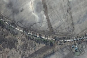 Đoàn xe quân sự Nga dài 64 km tiến về Kiev