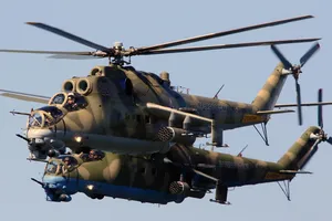 VIDEO: Nhóm trực thăng tấn công Nga nã tên lửa vào mục tiêu Ukraine