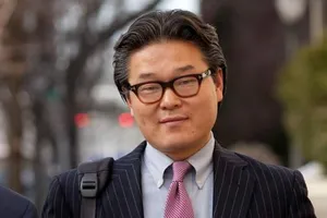 Chủ quỹ đầu cơ Archegos vừa bị bắt đã được tại ngoại