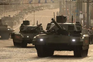 VIDEO: Lực lượng thiết giáp Nga nã pháo vào mục tiêu Ukraine