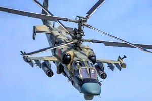 VIDEO: Cận cảnh ‘cá sấu’ Ka-52 được tiếp đạn, không kích mục tiêu Ukraine