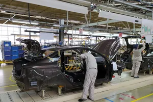 Nga đặt mua phụ tùng ô tô của Iran giữa trừng phạt ‘bủa vây’ từ phương Tây 