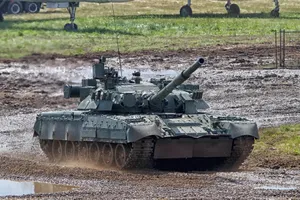 VIDEO: Cận cảnh xe tăng Nga nạp đạn, pháo kích vào mục tiêu Ukraine