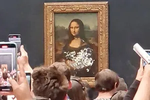 VIDEO: Bức tranh nàng Mona Lisa nổi tiếng bị trét bánh kem