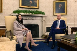 Tổng thống Biden xin lời khuyên của Thủ tướng New Zealand để chặn bạo lực súng đạn