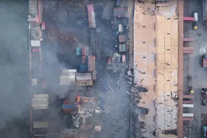 VIDEO: Cận cảnh vụ cháy kho container kinh hoàng ở Bangladesh