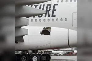 Chiếc Airbus A380 bay suốt hơn 13 tiếng với lổ thủng lớn trên thân