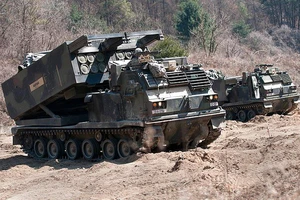 Ukraine nhận lô tên lửa MLRS M270 đầu tiên