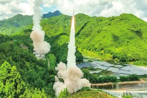 Tư lệnh Hạm đội 7 Hải quân Mỹ: Để yên cho Trung Quốc phóng tên lửa qua Đài Loan là tiền lệ xấu 