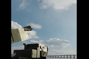 Thực hư video Ukraine dùng phao hồng chở HIMARS nhắm vào cầu Kerch 
