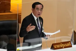 Thủ tướng Thái Lan bị tòa án đình chỉ chức vụ 