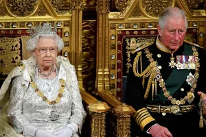 Nữ hoàng Anh Elizabeth và Thái tử Charles trong Lễ khai mạc Quốc hội ở London, Anh ngày 14-10-2019. Ảnh: REUTERS