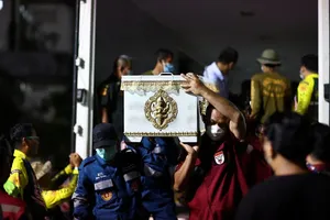 Ảnh: Phụ huynh đau đớn tưởng niệm con trẻ thiệt mạng trong vụ xả súng ở Thái Lan 