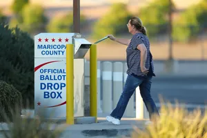 Bầu cử giữa kỳ Mỹ: Hơn 42 triệu cử tri đi bỏ phiếu sớm, có tâm lý lo ngại ở một số bang