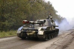 VIDEO: Cận cảnh pháo tự hành 2S3 Akatsiya Nga nạp đạn, bắn mục tiêu Ukraine