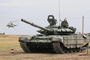 VIDEO: 'Xe tăng bay' T-72B3 Nga khai hỏa giữa mưa tuyết