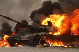 VIDEO: UAV Ukraine 'săn' xe tăng Nga