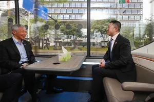 Thủ tướng Singapore dẫn đoàn 4 bộ trưởng thăm Trung Quốc 