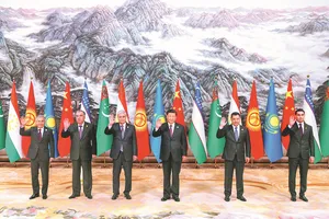 Cuộc chiến ngầm giữa 2 thượng đỉnh G7 và Trung Quốc-Trung Á 