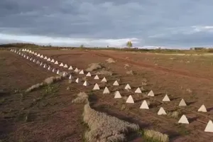 VIDEO: Xe tăng Challenger 2 của Ukraine dọn 'răng rồng' 