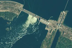 VIDEO: Vỡ đập thủy điện khổng lồ ở Kherson, nghi do pháo kích 