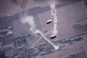 VIDEO: Su-35 Nga tiếp cận, thả pháo dù sát MQ-9 Mỹ ở Syria