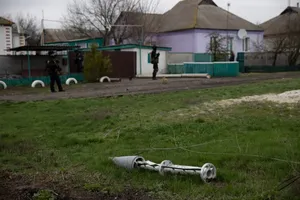 Dân chủ, Cộng hòa phản ứng sao khi ông Biden quyết định gửi bom chùm cho Ukraine? 