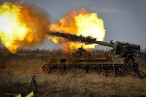 VIDEO: Pháo tự hành của Nga 'nấp' trong rừng ngăn chặn Ukraine