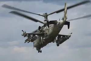 VIDEO: ‘Cá sấu’ Ka-52 Nga tấn công sở chỉ huy Ukraine 