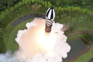 Những tương đồng giữa ICBM Hwasong-18 Triều Tiên và Topol-M Nga