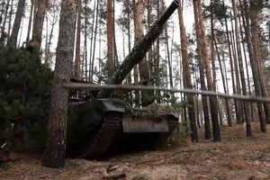 VIDEO: Xe tăng chủ lực T-80 BVM khai hỏa tại mặt trận Donetsk