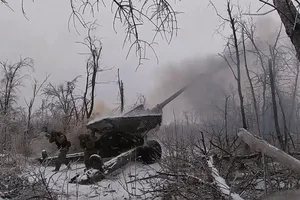 VIDEO: Pháo Msta-B Nga khai hỏa liên tục trong tuyết