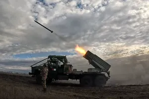 VIDEO: Cận cảnh Nga nã hàng loạt rocket ở tỉnh Zaporizhia