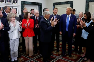 Ông Trump gặp các nghị sĩ Cộng hoà gần Điện Capitol 