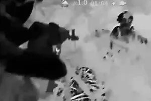 VIDEO được cho là nhóm lính Ukraine bơi qua sông Dnipro đầu hàng Nga 