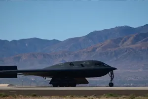 Mỹ tính toán gì khi điều máy bay ném bom tàng hình B-2 đánh Houthis? 