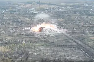 VIDEO: Nga nã bom lượn vào 1 sở chỉ huy Ukraine tại Kharkiv
