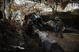 Chiến sự Nga-Ukraine 10-12: Sân bay quân sự, đường sắt Ukraine bị tấn công; Ông Zelensky cân nhắc tiếp nhận lực lượng gìn giữ hòa bình