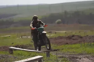 Nga đang lập đội mô tô chiến thuật tránh UAV Ukraine?