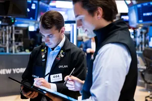 Giá cổ phiếu Mỹ giảm mạnh, đồng USD tăng sau khi ông Trump gửi thư áp thuế tới 14 nước